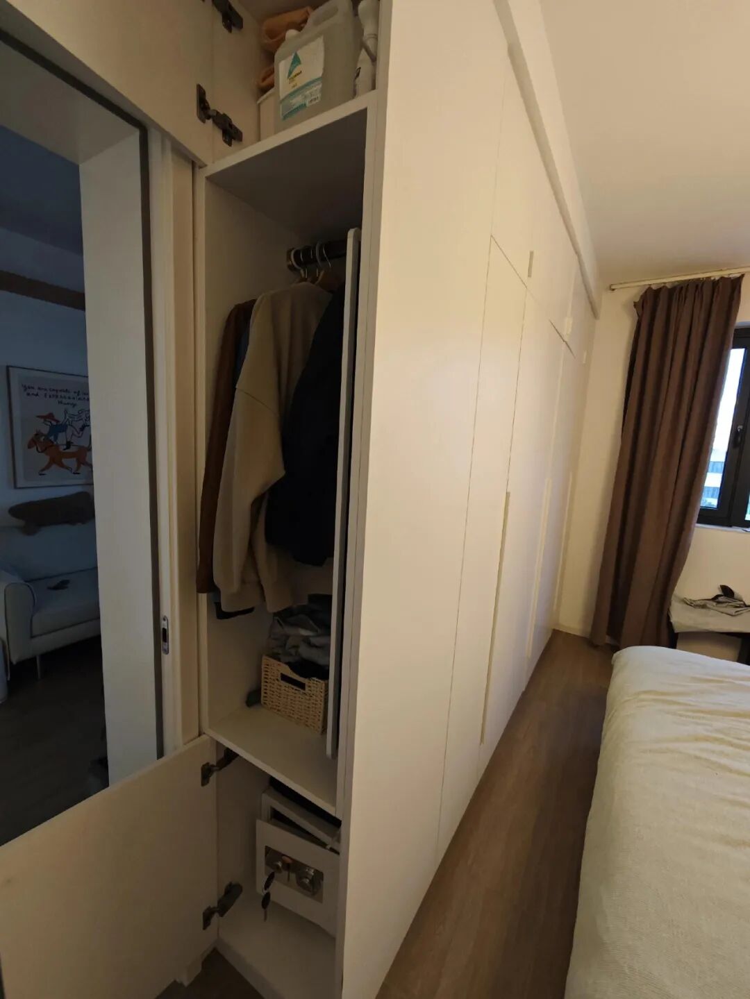 居家收纳一点通__阳台收纳柜子格子设计