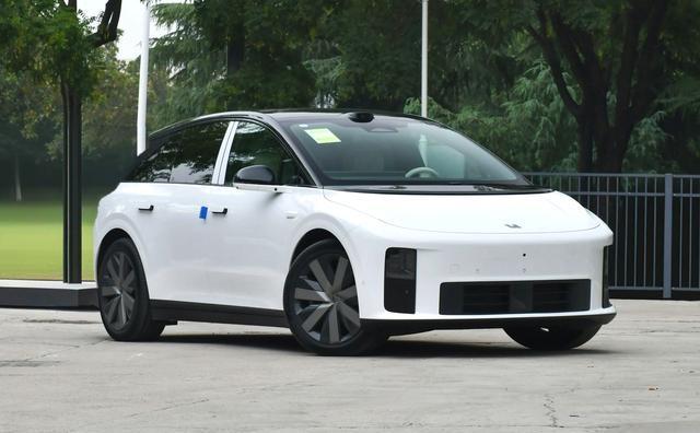 理想i6口碑揭秘:无短板水桶车实录-有驾