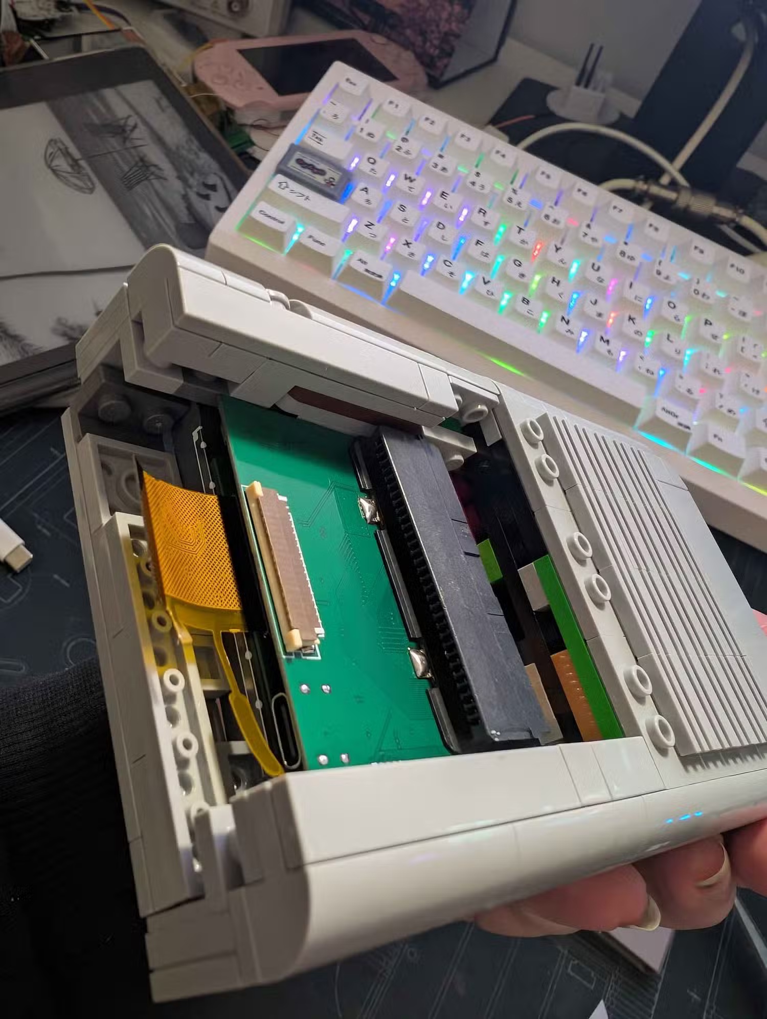 真的能玩游戏：玩家魔改乐高 GameBoy 玩具，塞入定制主板、屏幕_真的能玩游戏：玩家魔改乐高 GameBoy 玩具，塞入定制主板、屏幕_