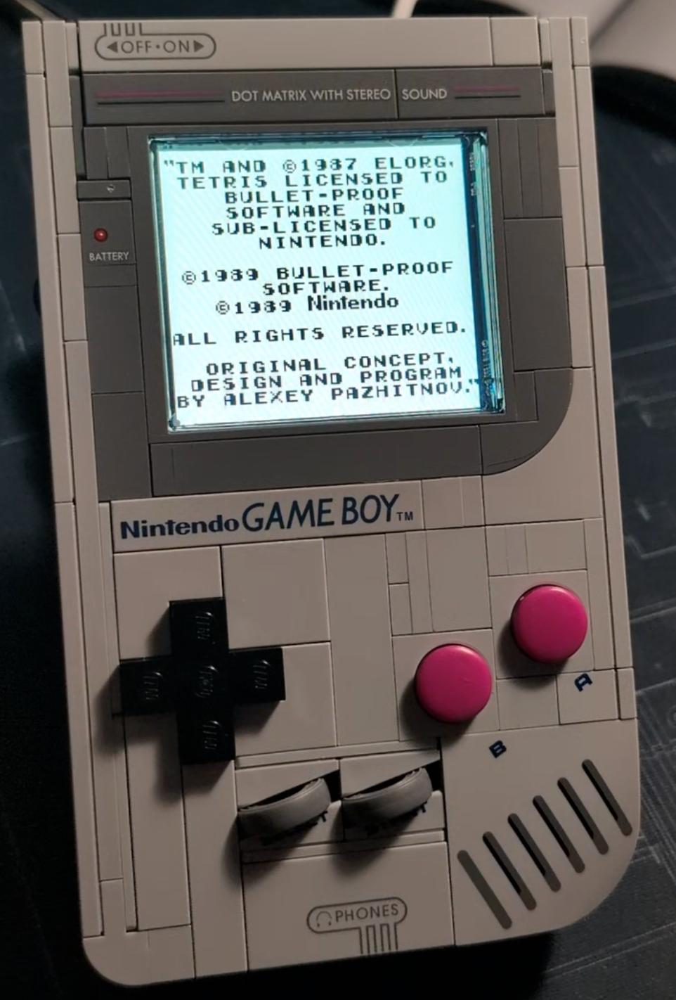 真的能玩游戏：玩家魔改乐高 GameBoy 玩具，塞入定制主板、屏幕_真的能玩游戏：玩家魔改乐高 GameBoy 玩具，塞入定制主板、屏幕_