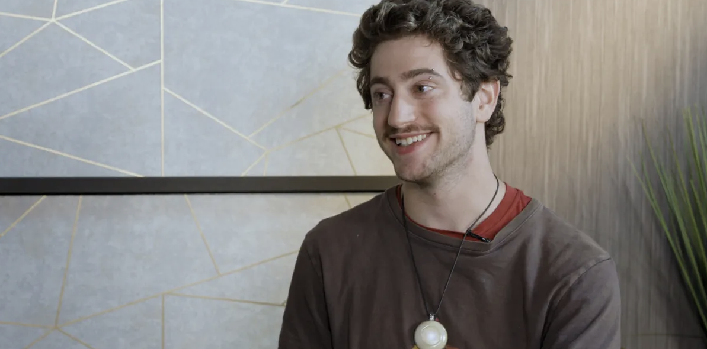 _2600万人围观的AI吊坠翻车了，买家：图片仅供参考_2600万人围观的AI吊坠翻车了，买家：图片仅供参考