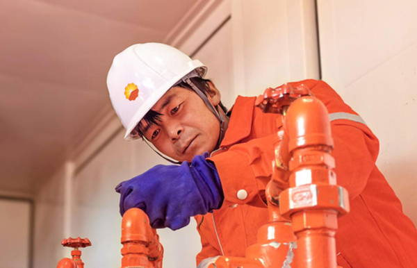 工作中的杨志强。受访者供图