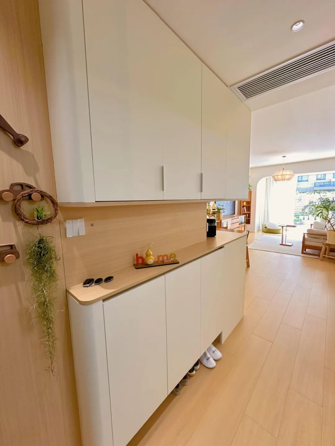 玄关鞋柜百科_玄关鞋柜隔断柜效果图大全_