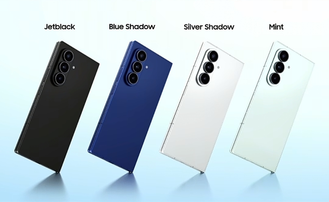 三星折叠屏手机模型_科技美学三星折叠屏_