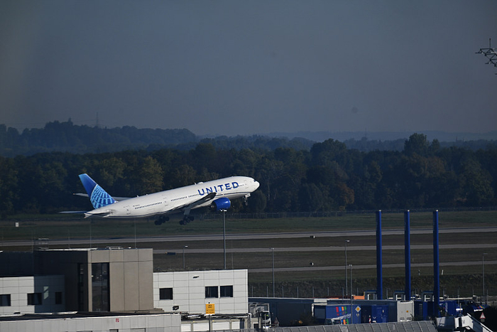 当地时间10月3日，由于发现无人机，德国慕尼黑机场周四晚间取消了大约20架次航班。视觉中国