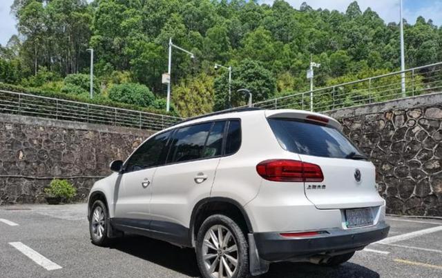 开了八年六万五千公里的途观车，几次想换都没有换，因为车况还像新车一样，退休后一年不开三五千公里，觉得没有换车的必要-有驾