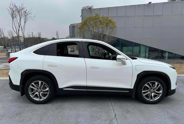 男子花24万买五手电车，因第一任车主欠款遭厂家限电成为买家权益受损的真实写照，凸显二手电动车行业的潜在隐忧-有驾