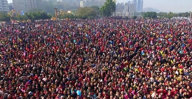 国庆变“国庆劫”！44万人挤西湖，高速充电排队4小时！-有驾