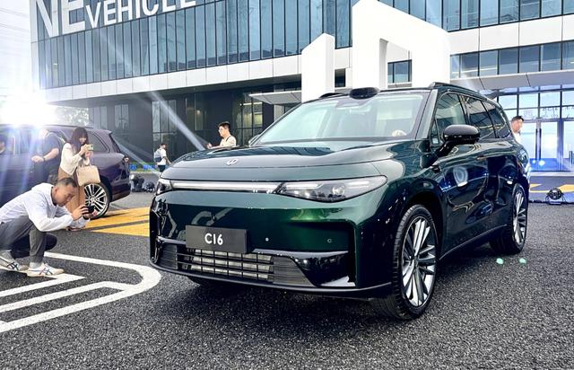 9月中大型SUV销量榜：小米YU7断层领先，钛7、宝马X5前10-有驾