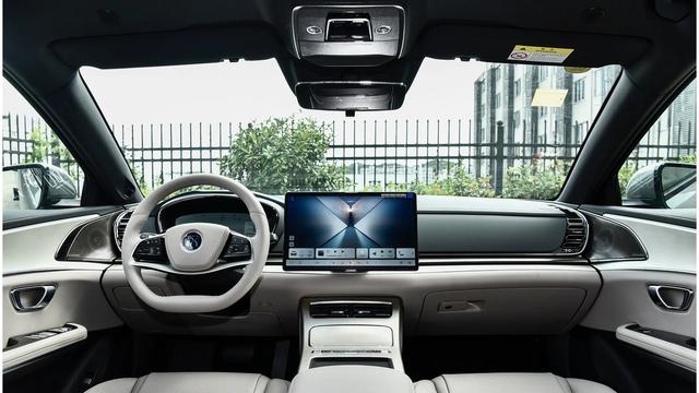 比亚迪汉掀桌子了：你管这245公里的纯电叫“混动”？-有驾