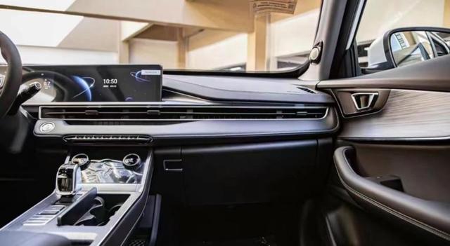 国产大型SUV热潮席卷市场，问界M9月销量逼近万辆，BBA车主纷纷倒戈，背后隐藏的高利润和技术实力才是真正的高潮-有驾