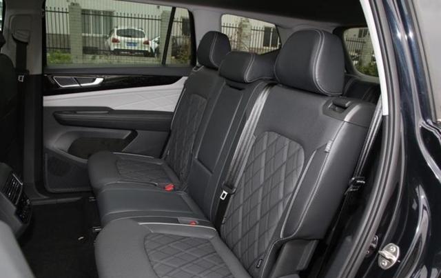 国产大型SUV热潮席卷市场，问界M9月销量逼近万辆，BBA车主纷纷倒戈，背后隐藏的高利润和技术实力才是真正的高潮-有驾