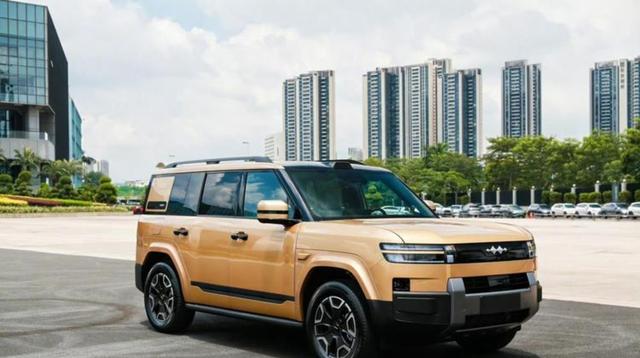 方程豹钛7被追尾后车身高刚性能分散冲击力展现安全豪华实力，越野性能全面超越城市SUV，产能提升助力月销过两万成为市场新宠-有驾