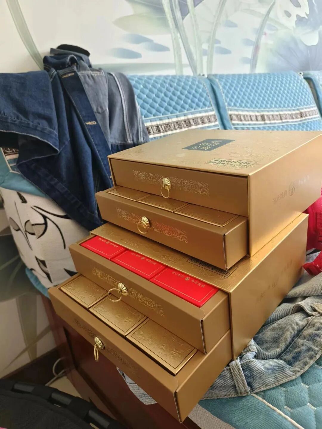 吃完月饼的盒子只能扔掉？看完网友的脑洞后，发现自己亏大了_吃完月饼的盒子只能扔掉？看完网友的脑洞后，发现自己亏大了_