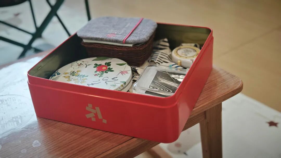 _吃完月饼的盒子只能扔掉？看完网友的脑洞后，发现自己亏大了_吃完月饼的盒子只能扔掉？看完网友的脑洞后，发现自己亏大了