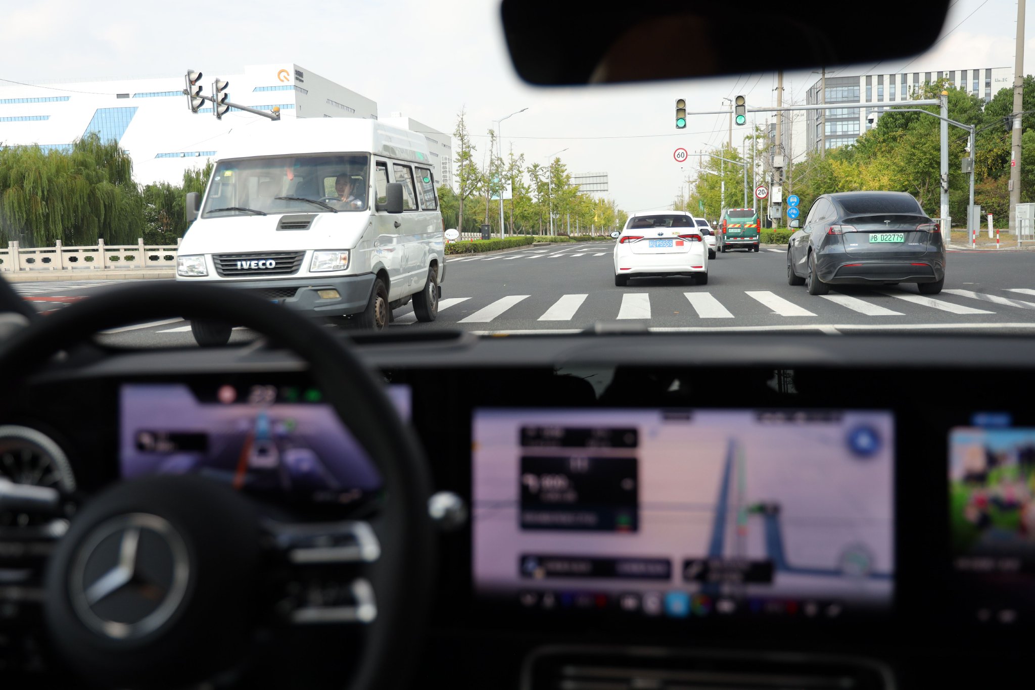 城区自动等红灯、绿灯起步