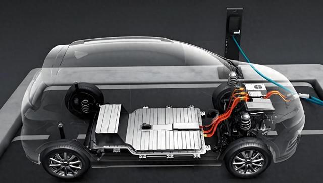 国庆堵在京津高速，600公里续航只够爬50公里：车主群炸了，有人说出了这个数字-有驾