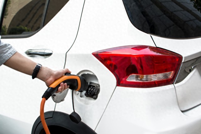 新能源车充电口在前在后差别大了！老师傅教你这样选！_新能源车充电口在前在后差别大了！老师傅教你这样选！_