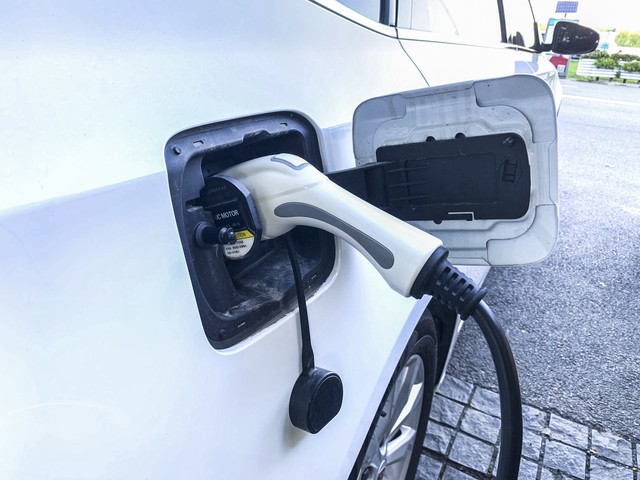 _新能源车充电口在前在后差别大了！老师傅教你这样选！_新能源车充电口在前在后差别大了！老师傅教你这样选！