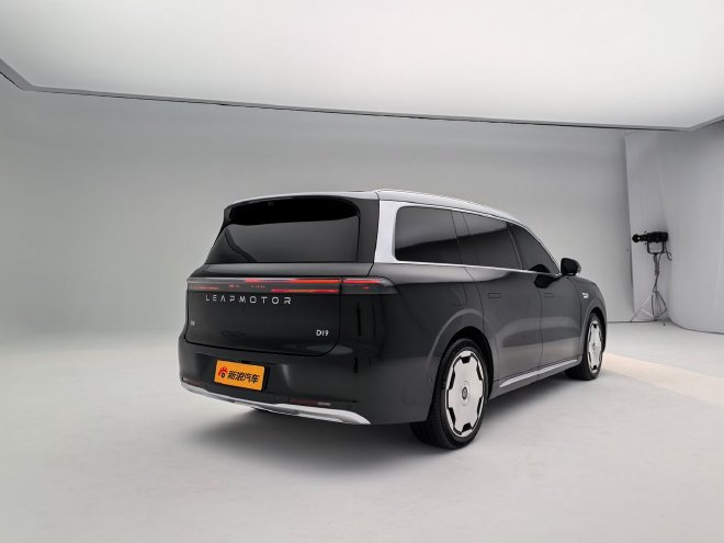 实拍零跑D19 重塑豪华新能源旗舰SUV新格局