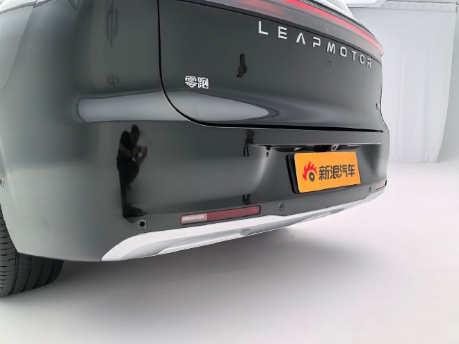 实拍零跑D19 重塑豪华新能源旗舰SUV新格局