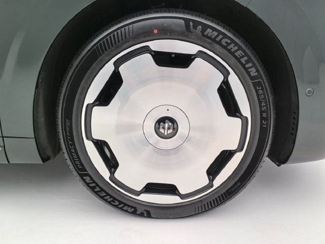 实拍零跑D19 重塑豪华新能源旗舰SUV新格局