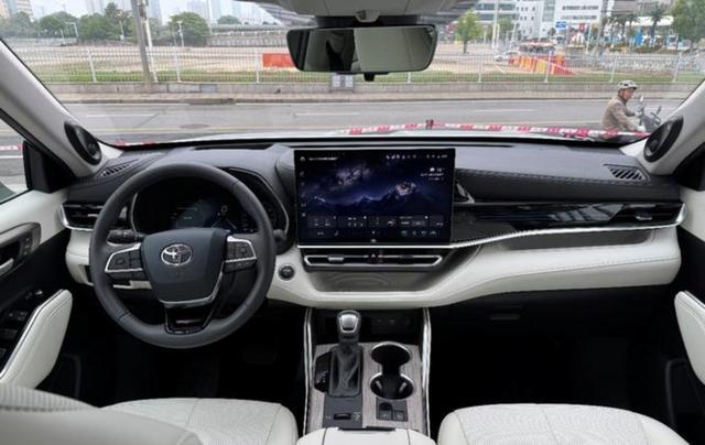 丰田2014年全球利润高达1124亿，是比亚迪的281倍，2024年利润更达2366亿，反映出规模优势与市场份额的显著差异-有驾