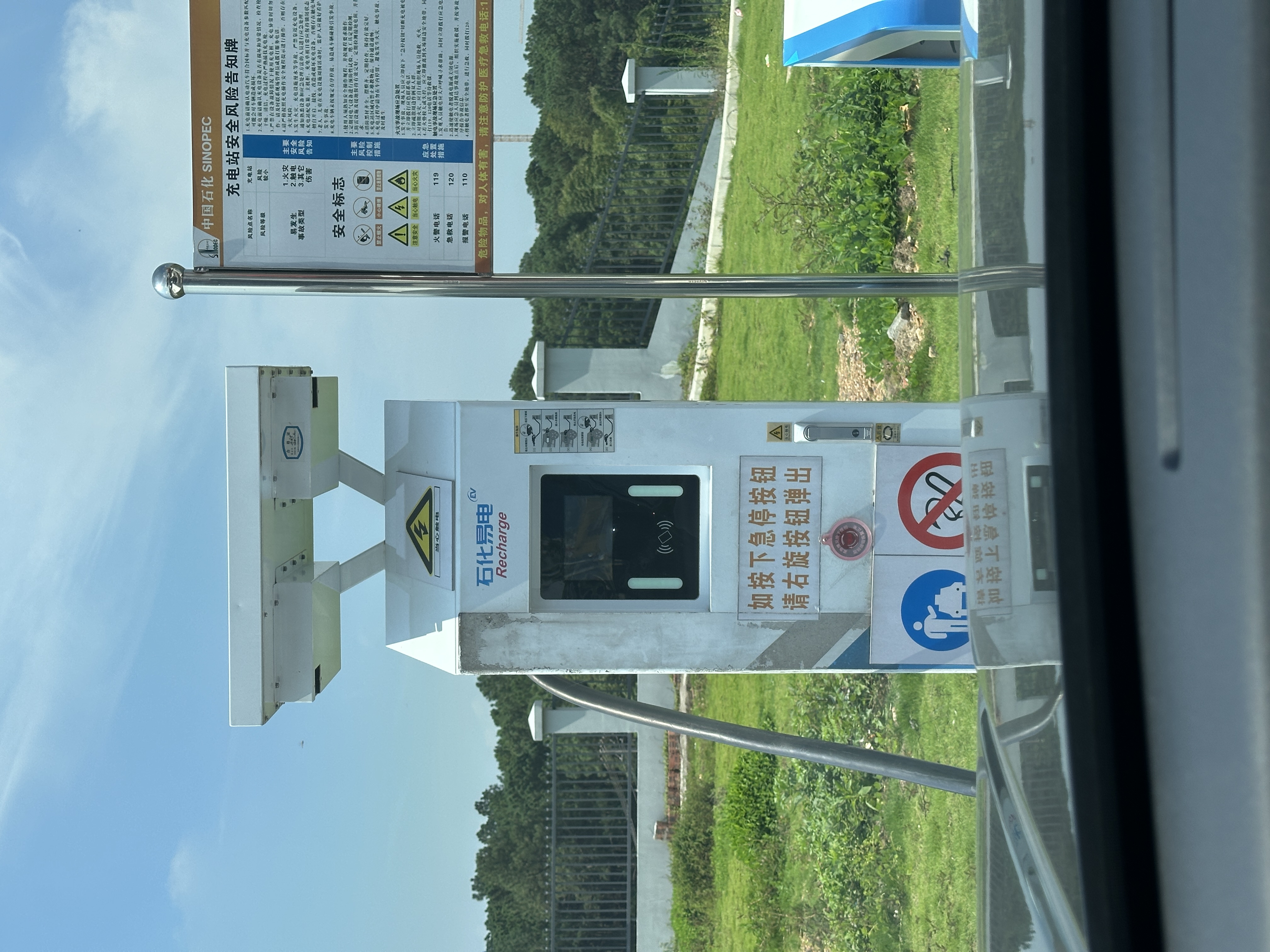 _兵败如山倒！“小型油车”销量腰斩背后，是新能源车的三大陷阱_兵败如山倒！“小型油车”销量腰斩背后，是新能源车的三大陷阱