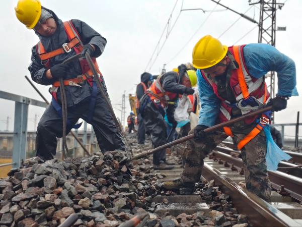 大秦铁路效益__大秦铁路改造