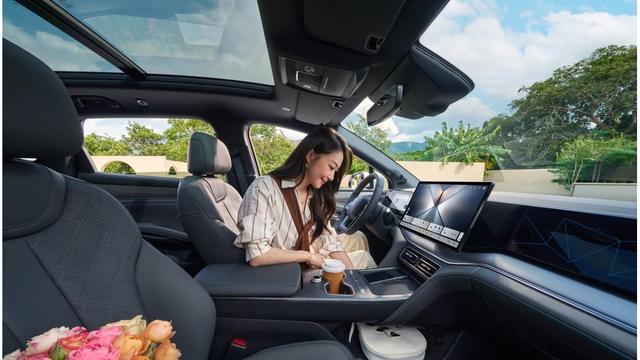 比亚迪宋L到店，续航引热议，权益和配置都有变化-有驾