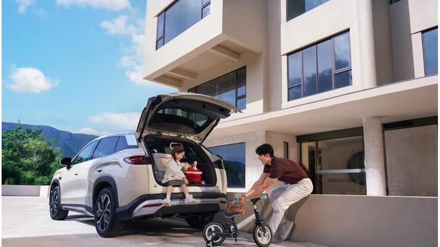 比亚迪宋L到店，续航引热议，权益和配置都有变化-有驾