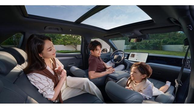 比亚迪宋L到店，续航引热议，权益和配置都有变化-有驾