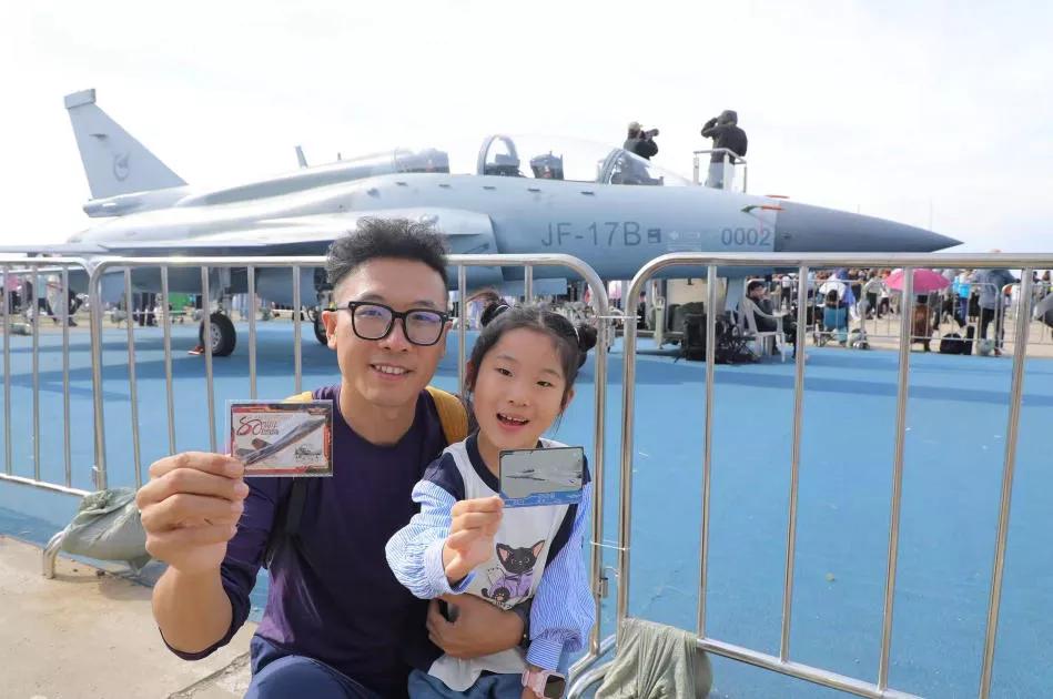 千亿卡牌赛道崛起,Z世代社交货币点亮文化新消费_千亿卡牌赛道崛起,Z世代社交货币点亮文化新消费_