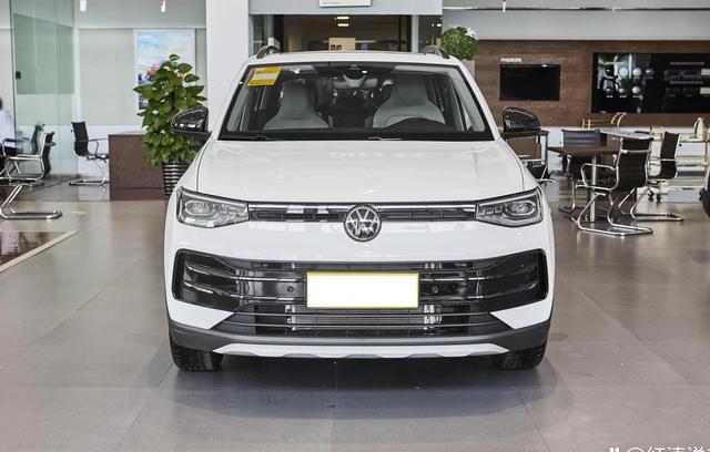 EA211加双离合或6AT，这组合凭啥能让大众硬刚国产车？12.59万新车限时跌到7.99万？大众这次豁出去的底气是啥？-有驾