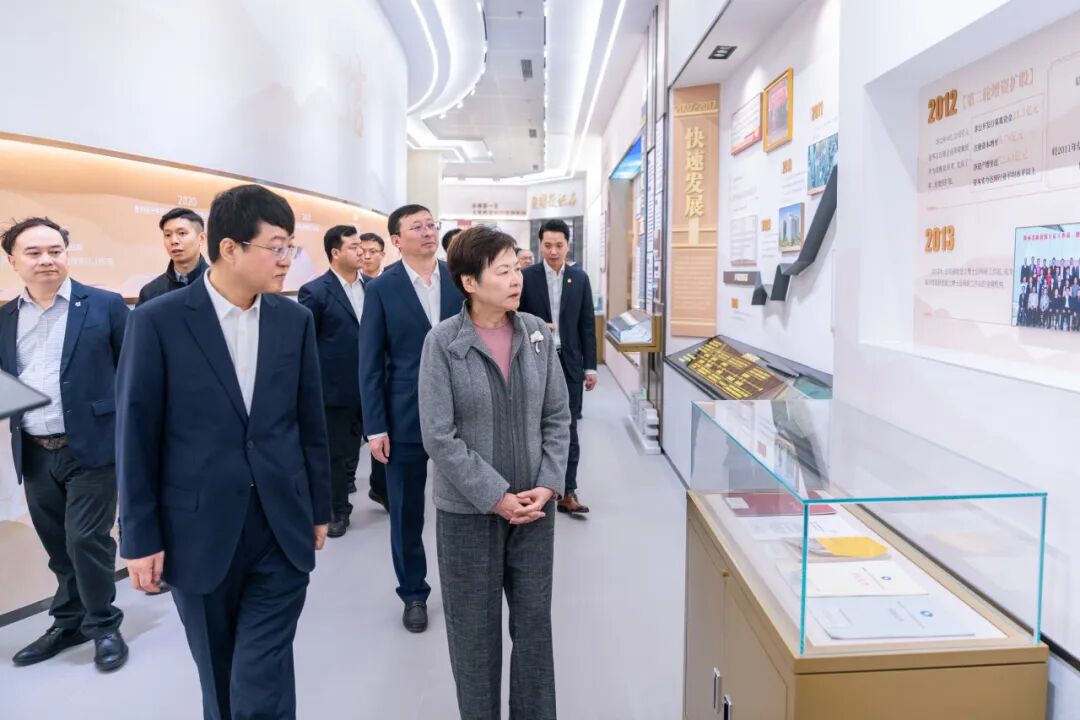 左右滑动查看全部图片