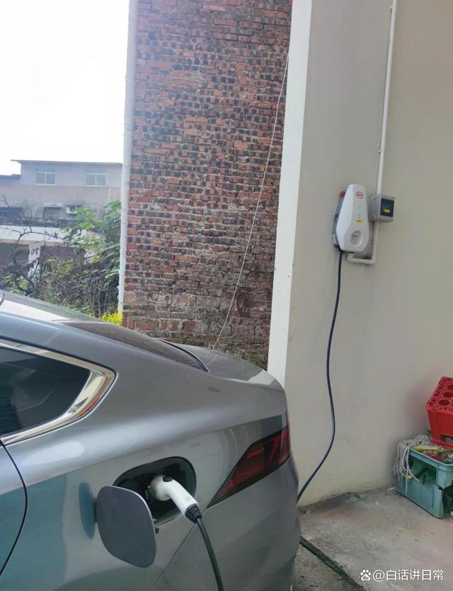 花30万买车，却配了千元塑料充电桩？-有驾