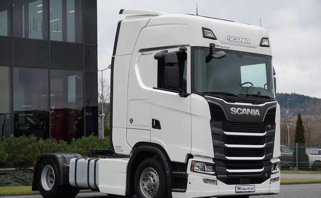 沃尔沃电动重卡全球突破5000辆，1.7亿公里重塑物流未来-有驾