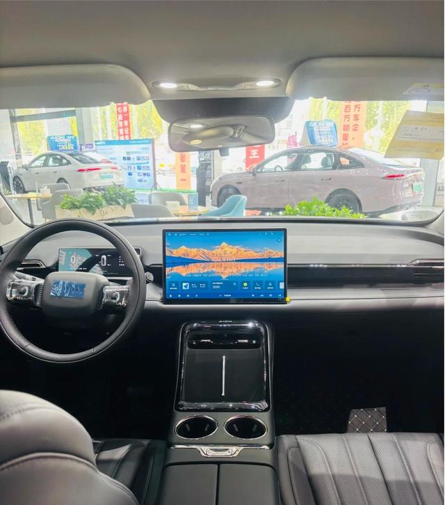 埃安i60今天预售，增程和纯电都来了，买车的又纠结了-有驾