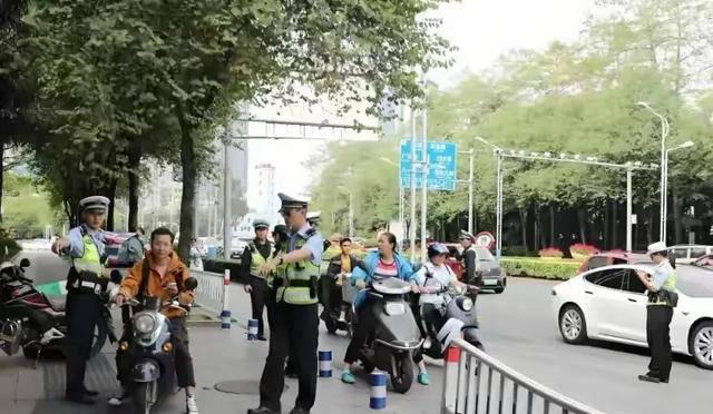 电动车充电顺序：先接电车再接电源-有驾