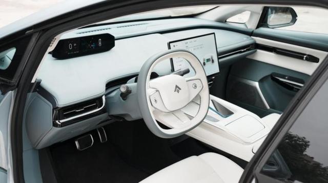 带GT后缀的车型大多代表着高性能轿跑，价格从十几万到数十万不等，既满足了消费者的运动梦也兼顾实用性-有驾