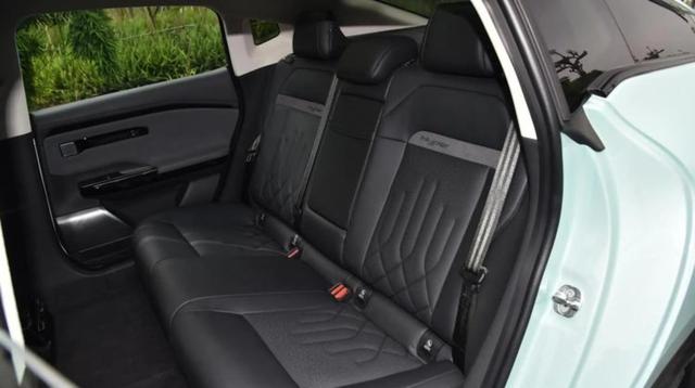 带GT后缀的车型大多代表着高性能轿跑，价格从十几万到数十万不等，既满足了消费者的运动梦也兼顾实用性-有驾