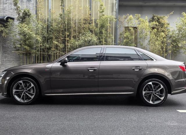 全系2.0T+优惠超9万，还卖不动，奥迪到底失算在哪儿？奥迪A4L的高功+低价，为啥还是留不住消费者？-有驾