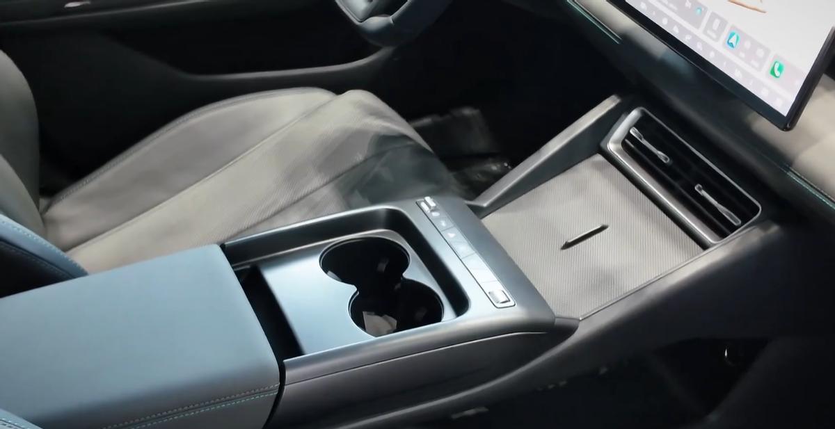 油耗更低，智能化升级 2026款秦L DM-i 限时9.28万元起__油耗更低，智能化升级 2026款秦L DM-i 限时9.28万元起