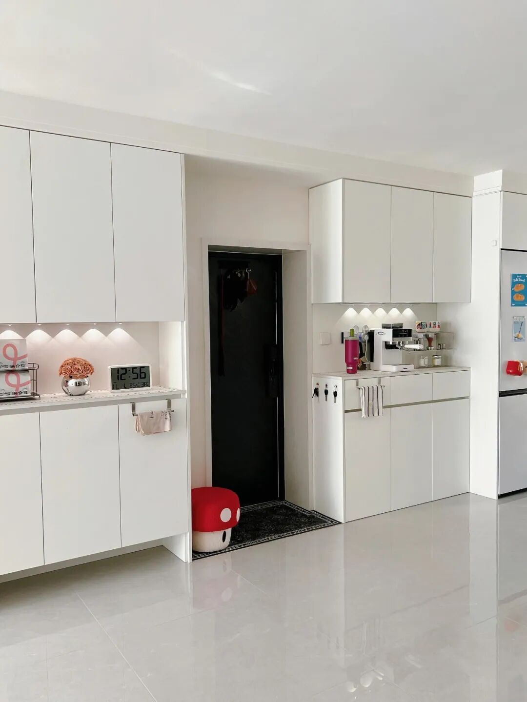 鞋柜“正退出”中国家庭？看看年轻人家里的设计，那叫一个高级__鞋柜“正退出”中国家庭？看看年轻人家里的设计，那叫一个高级