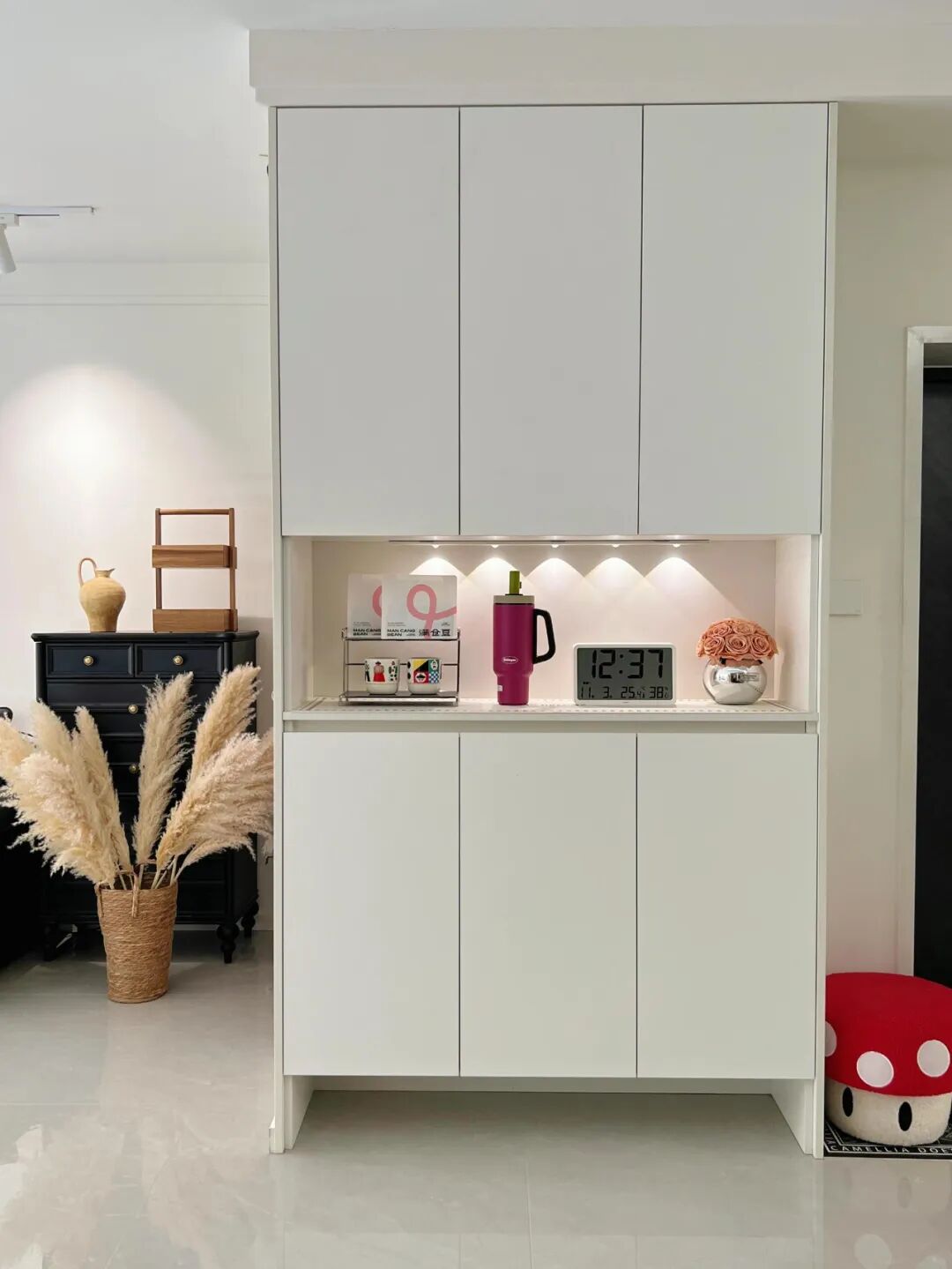 鞋柜“正退出”中国家庭？看看年轻人家里的设计，那叫一个高级_鞋柜“正退出”中国家庭？看看年轻人家里的设计，那叫一个高级_