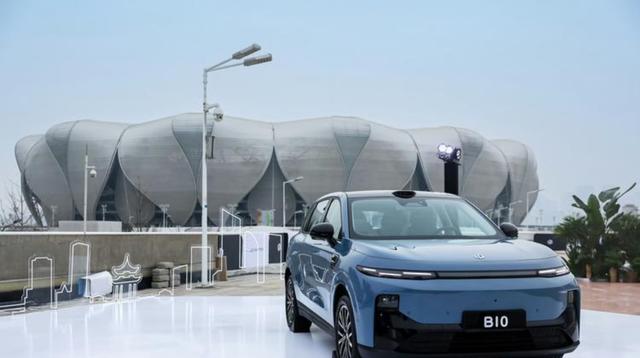 13万级电轿二选一，小鹏MONA M03续航已优但空间不足，长安启源A06价格相当兼具快充和空间优势，真能让人纠结是否值得换购-有驾