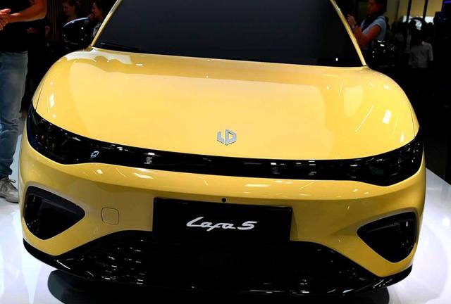 零跑lafa5昨晚开启小订我综合看了5个配置的差异，决定选择515Max入门版本，价格合理性能满足日常需求，未来升级空间也较大-有驾