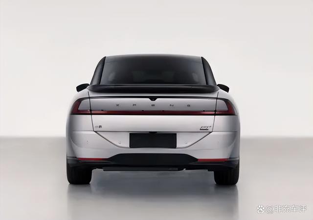 小鹏P7+增程版亮相！49.2度大电池加持，WLTC纯电续航325公里-有驾