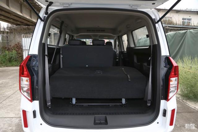 五菱星光730EV深度解析：纯电家用MPV的新篇章-有驾
