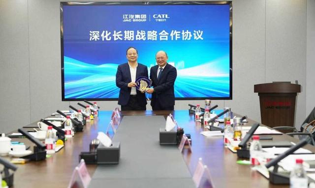 95万成交价、4个月15000台订单：江淮这台尊界S800凭什么让百万豪车市场格局生变？老司机实话告诉你门道在哪-有驾